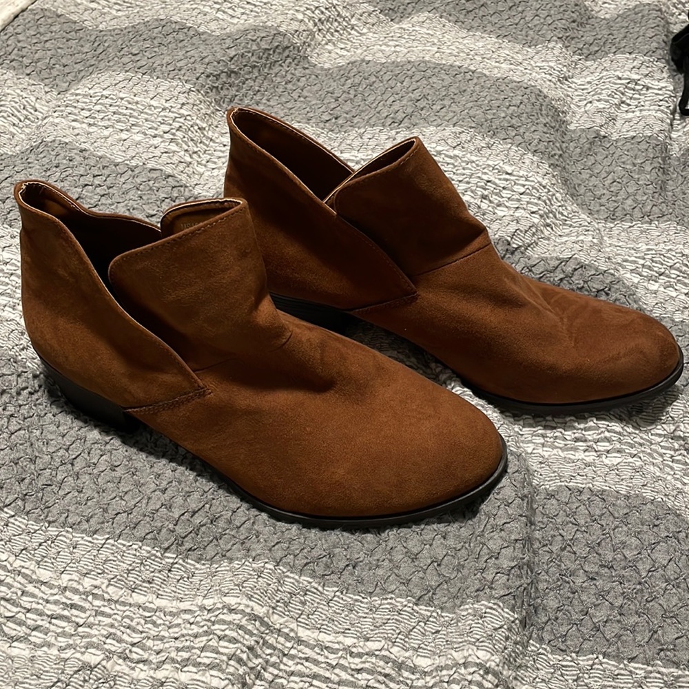 Chestnut women’s booties